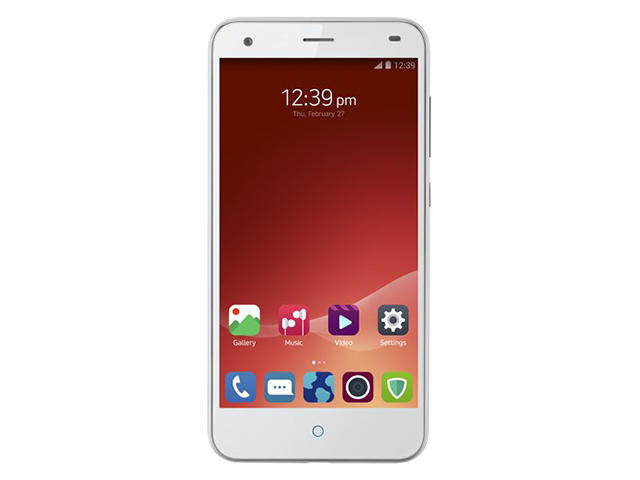 Смартфони ZTE Blade S6 16GB, сребрист цвят + 750MB интернет на месец