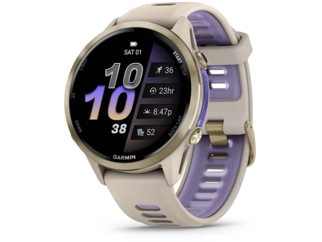 Смарт часовници Garmin Forerunner® 970 - Soft Gold Titanium с French Grey корпус и French Grey/Translucent Indigo каишка 